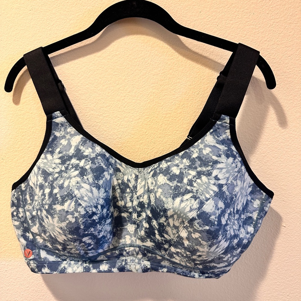 Beautiful Cacique sports Bra Barely Used